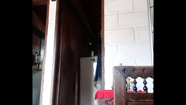 Trabajador con pene grueso cabeza rosada deslechando