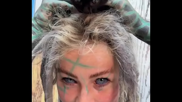 I love kitties chilling on my head ??Do you have a pets?#KittyLove #ChillVibes #PsylandBodysuit #Inkedmodel #Eyeba…
